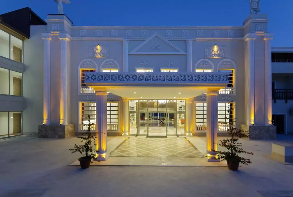 hotel justiniano deluxe alanya_shabavizparvaz_03.jpg